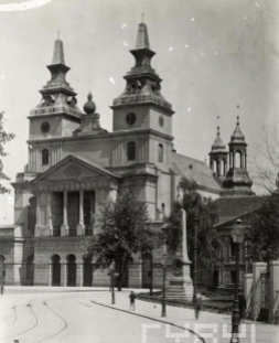Katedra Poznańska przed 1945 rokiem - widok od strony południowo-zachodniej. fot. za: http://cyryl.poznan.pl