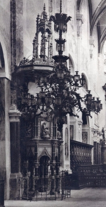 Ambona neogotycka w katedrze, przed 1945 rokiem, fot za: http://cyryl.poznan.pl